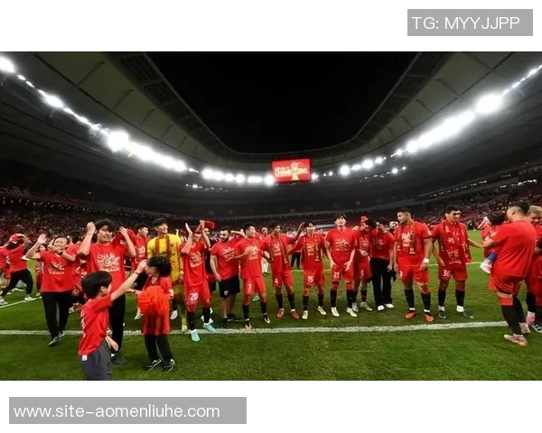 上港与申花次回合激战在即球迷期待巅峰对决再续恩怨情仇